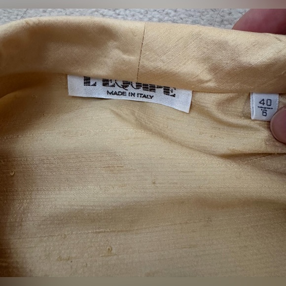 L’Equipe cropped gold wrap top, in pure silk - Picture 9 of 10